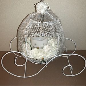 Wedding centerpiece - carriage